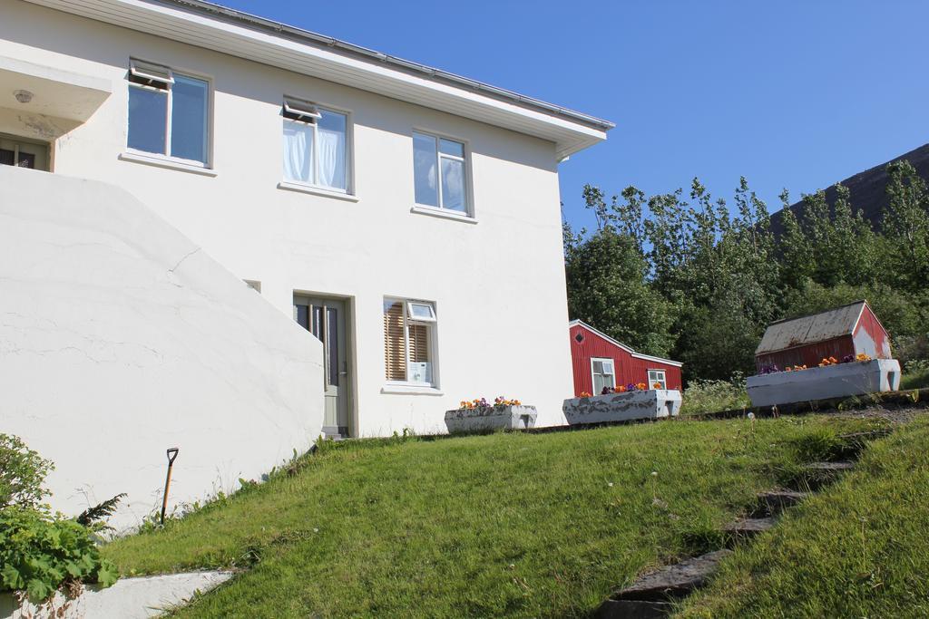 The Guesthouse By The Fjord Thingeyri Exterior foto