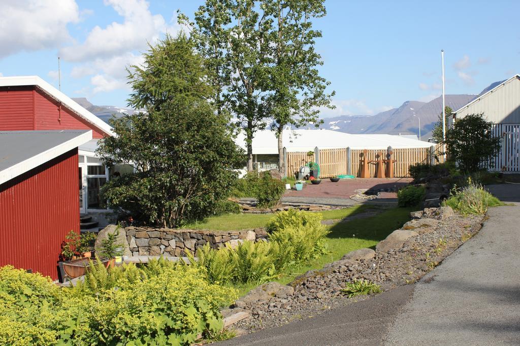 The Guesthouse By The Fjord Thingeyri Exterior foto